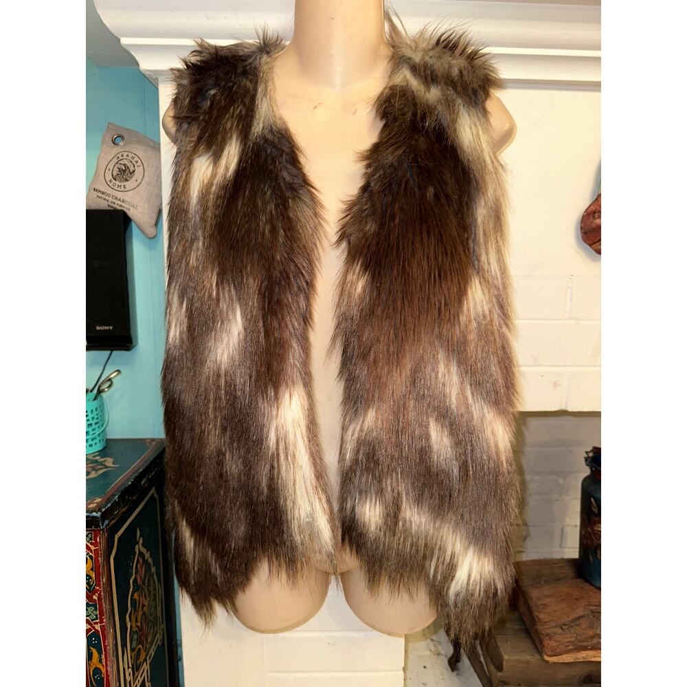 NWOT ROMEO & JULIET COUTURE PENNY LANE BOHO COZY SHAGGY FAUX FUR VEST M